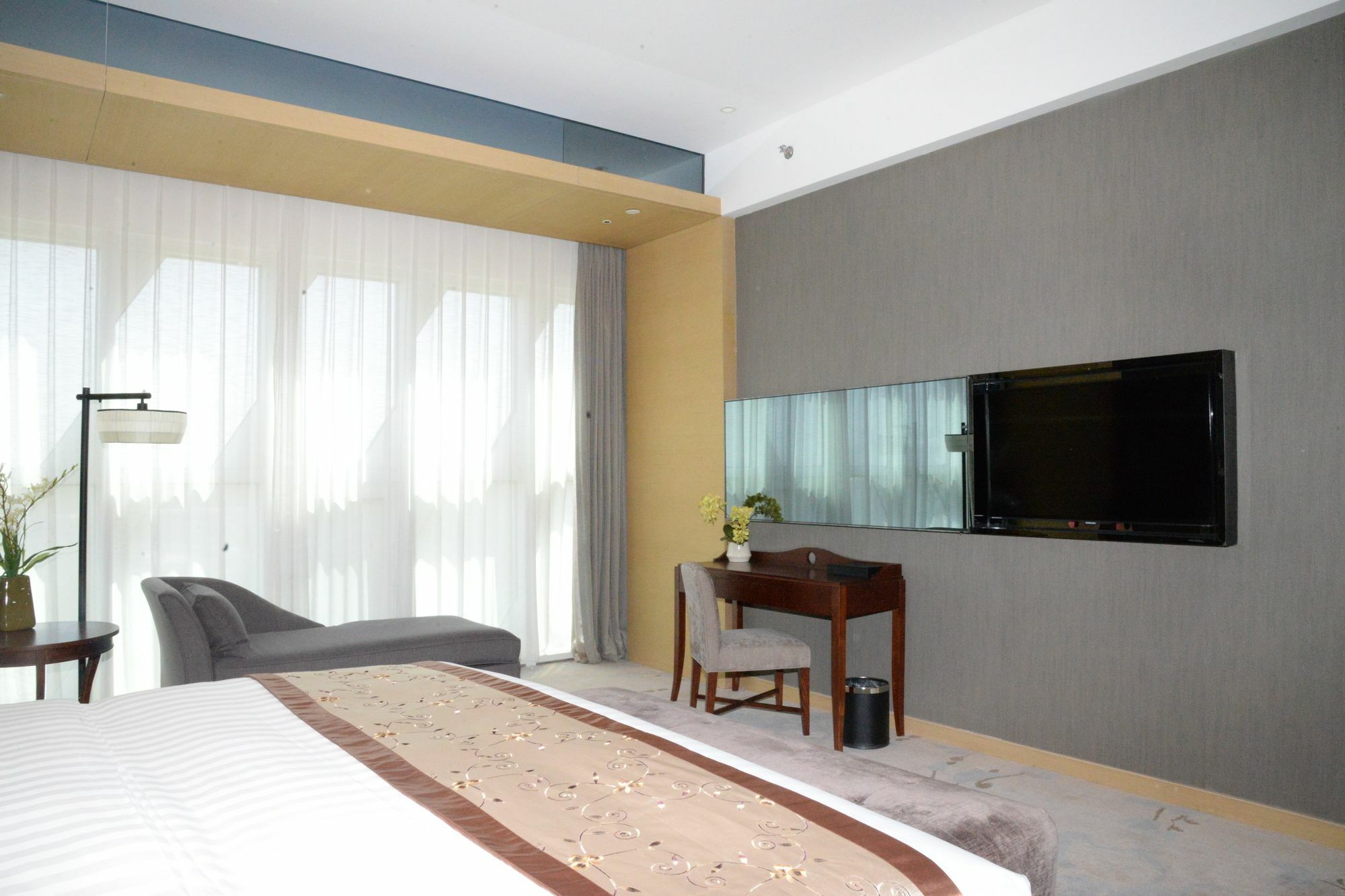 Riverside Hotel 5*