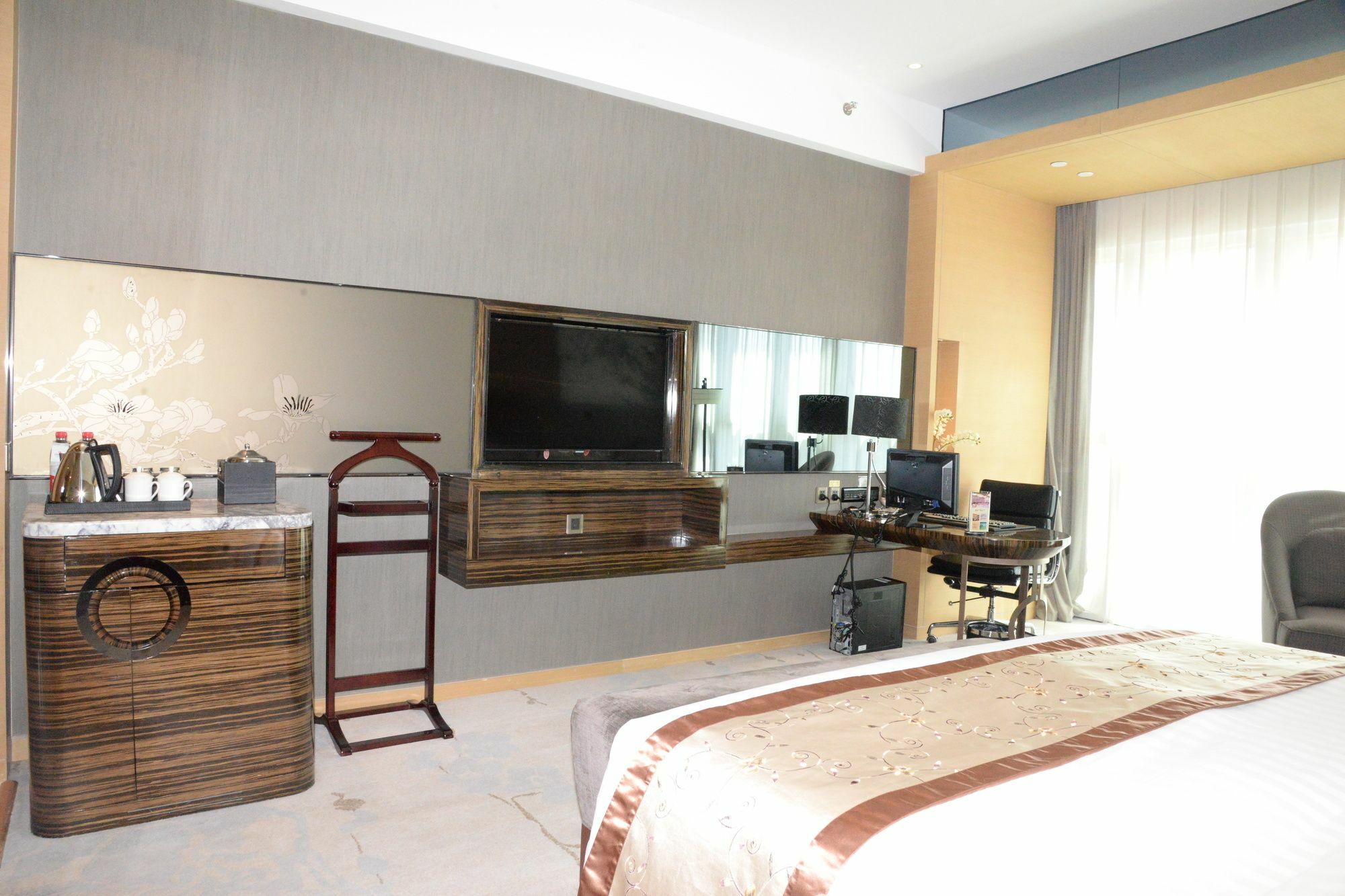 Riverside Hotel 5*