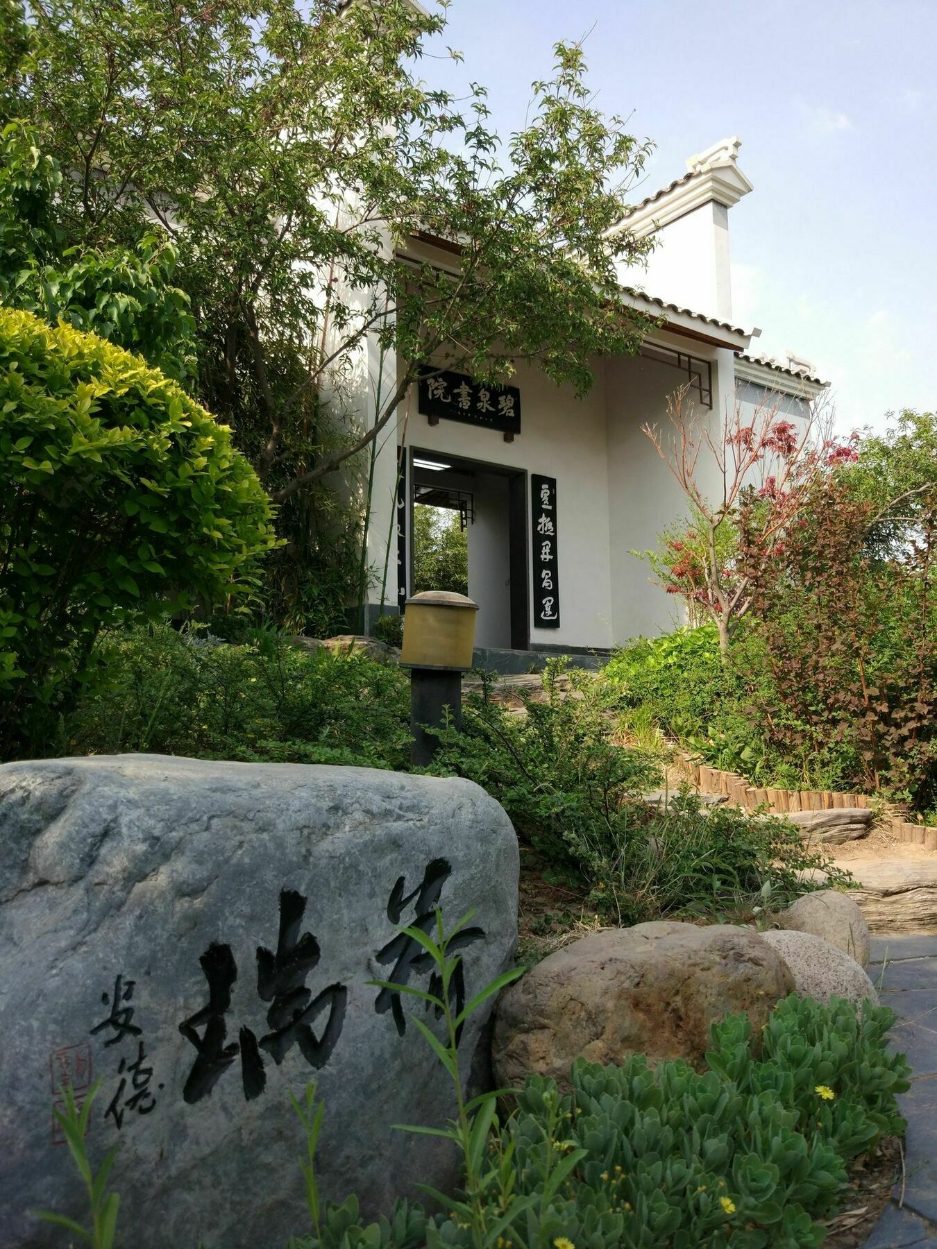 Riverside Hotel